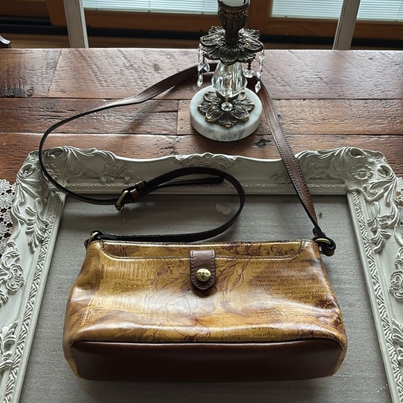 Patricia Nash Crossbody purse. In New Condition. - Picture 1 of 4